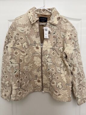 Abercrombie & Fitch Floral Sherpa Zip Jacket in Beige and Cream